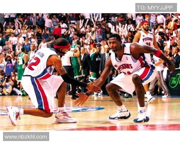 凯尔特人与汉密尔顿的激烈对决展现篮球魅力与团队精神