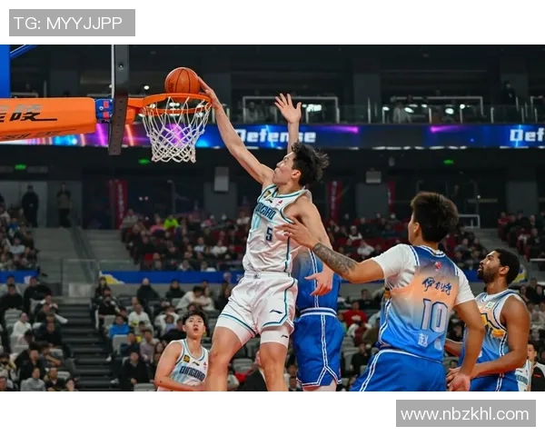 篮球明星的成长之路与奋斗精神的启示